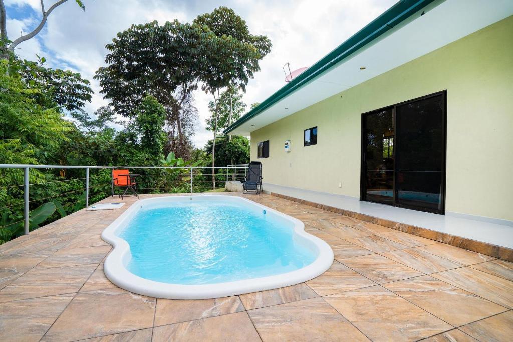 Toucan Villa Newer with WiFi & Pool - Digital Nomad Friendly