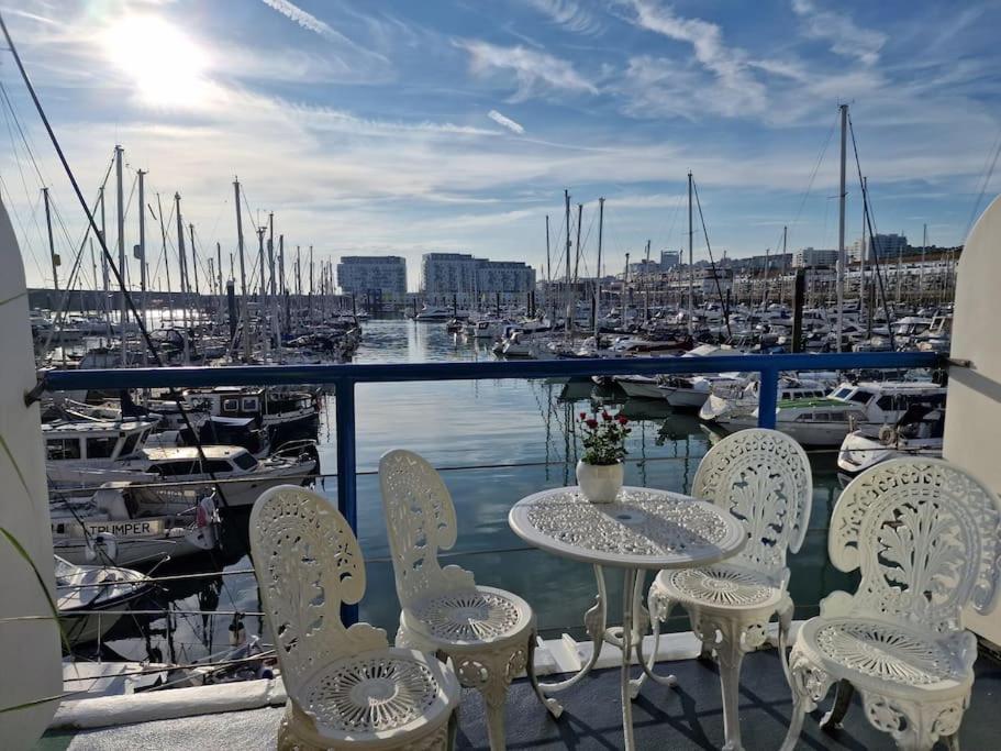 Sea Breeze in Brighton Marina with Free Parking