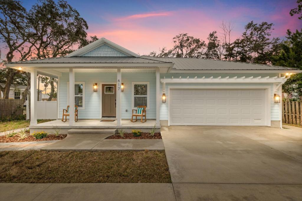 Brand New Entire Home close to beach