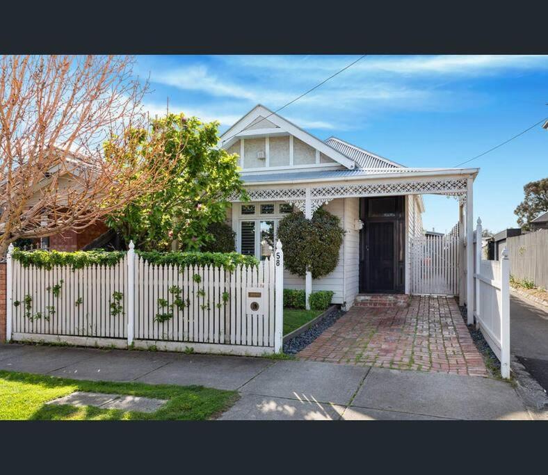 Entire contemporary home in Ascot Vale