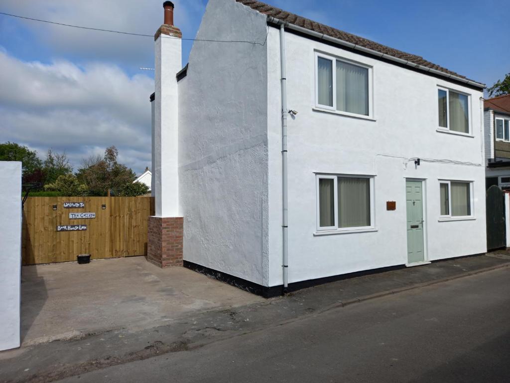 Pet Friendly Beautiful Detached Cottage close to Spurn Point, Easington and Withersea