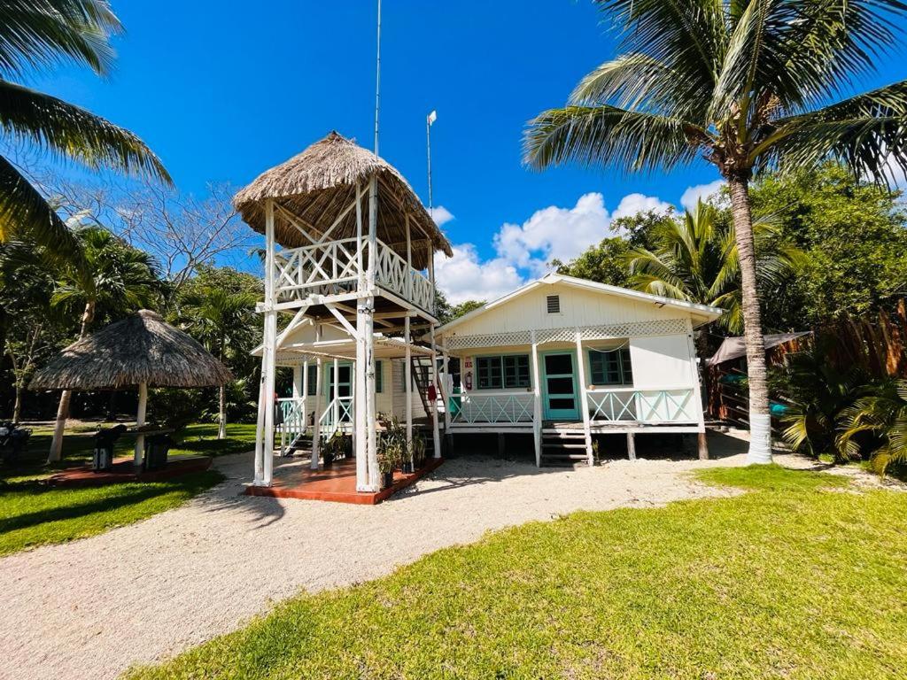 Hermosa Cabaña Caribeña en la Laguna de Bacalar