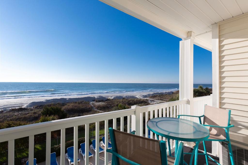 Steps to the Beach Relaxing 2BR Oceanfront Condo