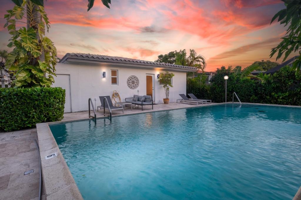 Perfect Beach Home for a Family Getaway w/Pool!