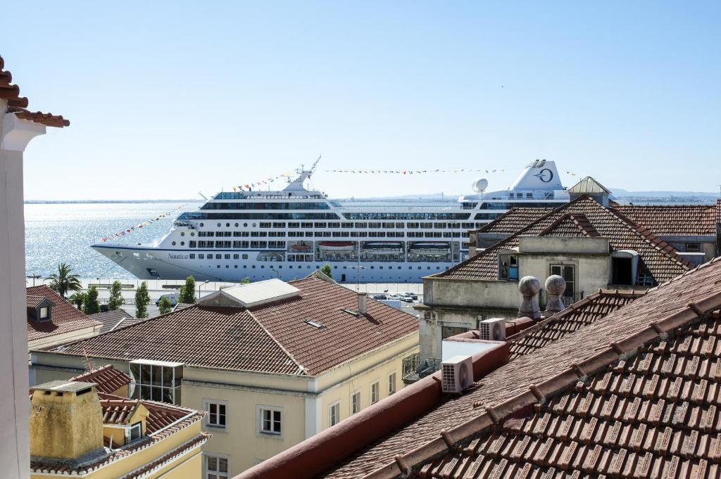 Stay local in Alfama! Deolinda central Home, amazing view