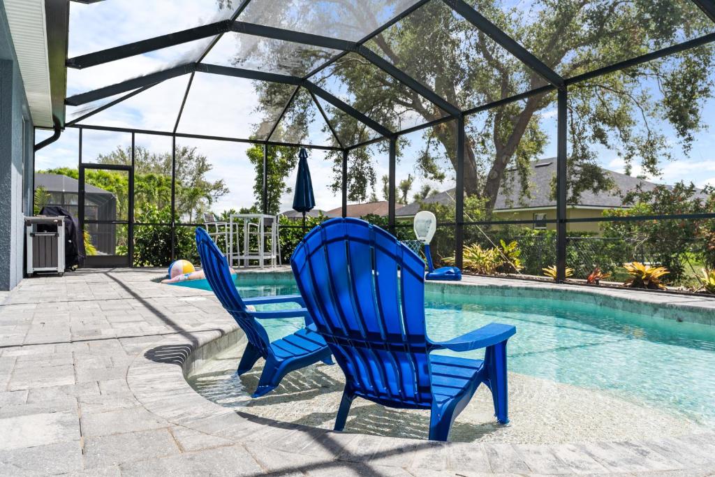 Beautiful Cape Coral Oasis! King Bed, BBQ, Heated Pool, PVT Yard & Much More!