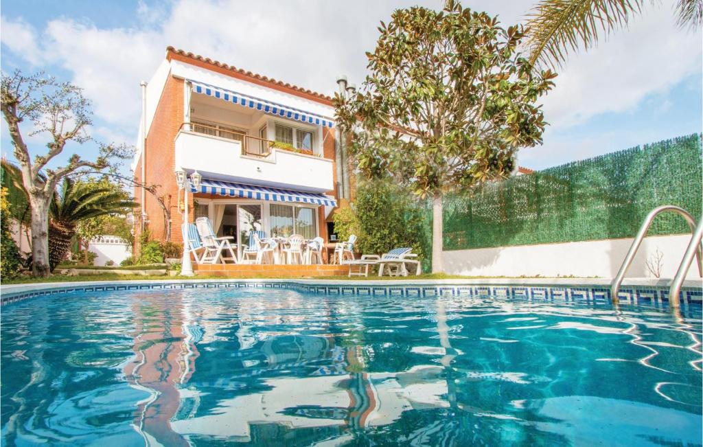 Amazing Home In Santa Susanna With 4 Bedrooms, Wifi And Outdoor Swimming Pool