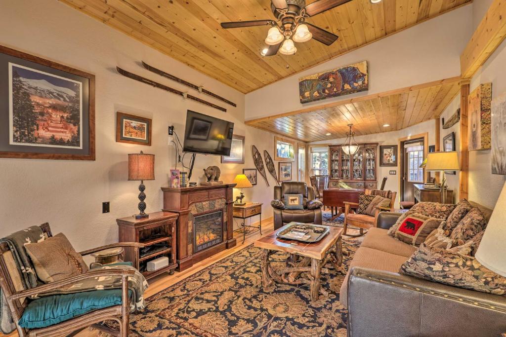 Charming Breckenridge Cabin with Mountain Views!