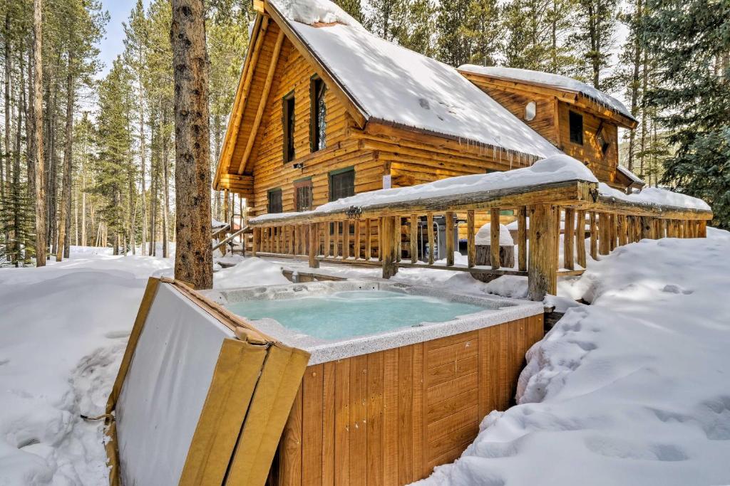 Cozy Updated Breckenridge Cabin with Hot Tub!