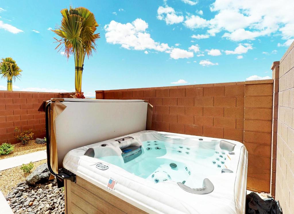 497|The Oasis in St. George with Backyard Spa