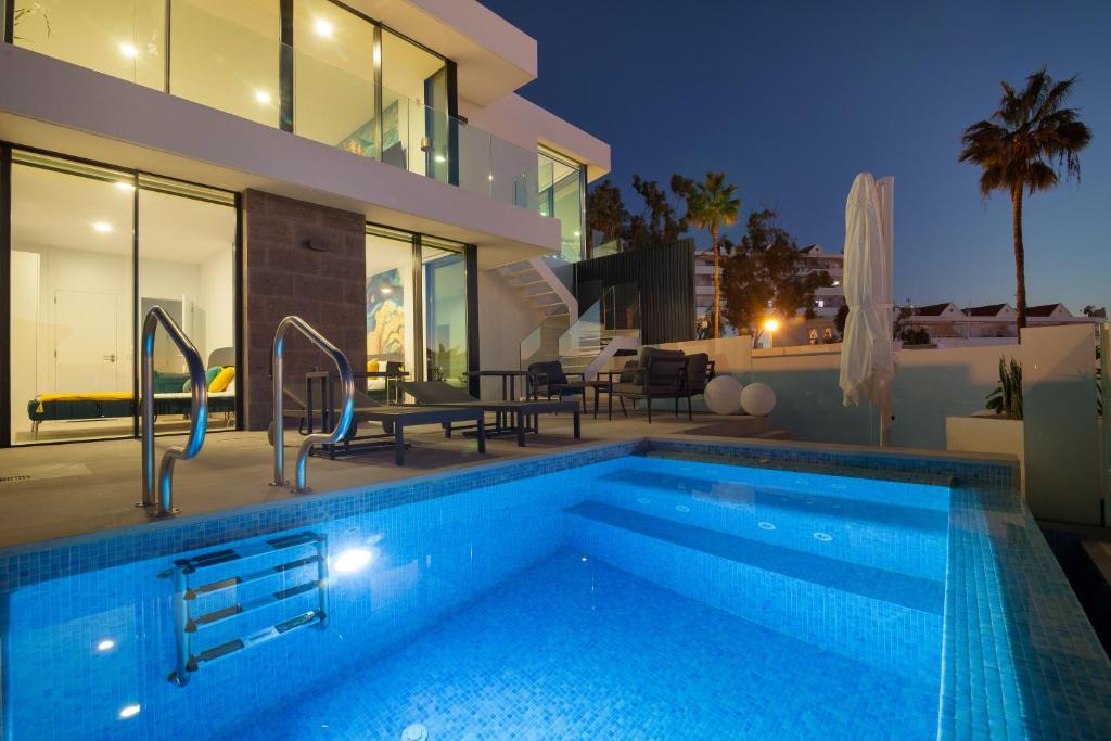 200m² NEW Villa B with private, heated pool and amazing ocean view.