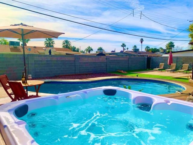 Heated Pool and Spa! Nearby Old Town, Golf, Hiking and ASU