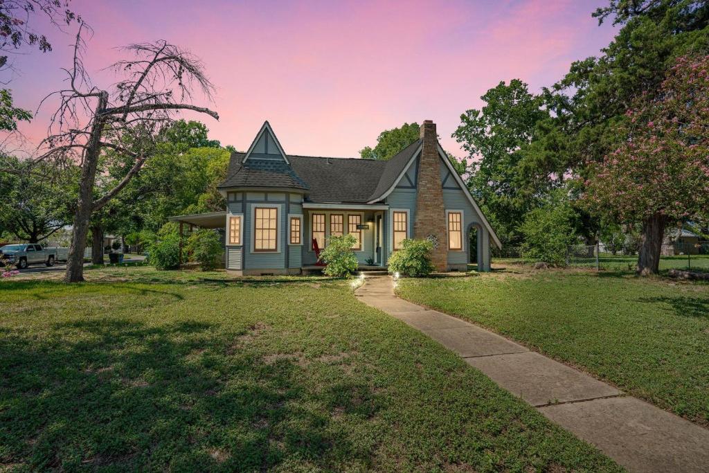 Bright & Fun 3BR Cozy Nook home